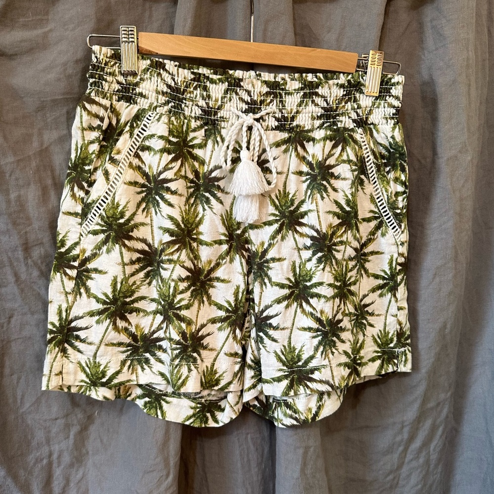 NWOT Briggs Linen/ Rayon Palm Print Shorts!